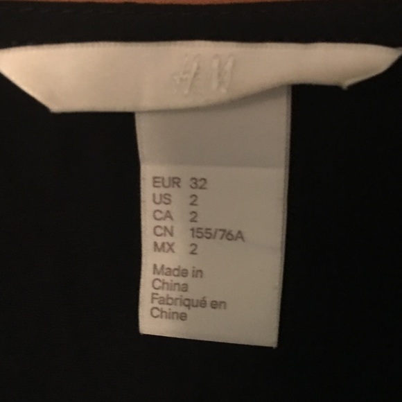 Size 2 tunic from H&M, very very dark green/black - Picture 3 of 3